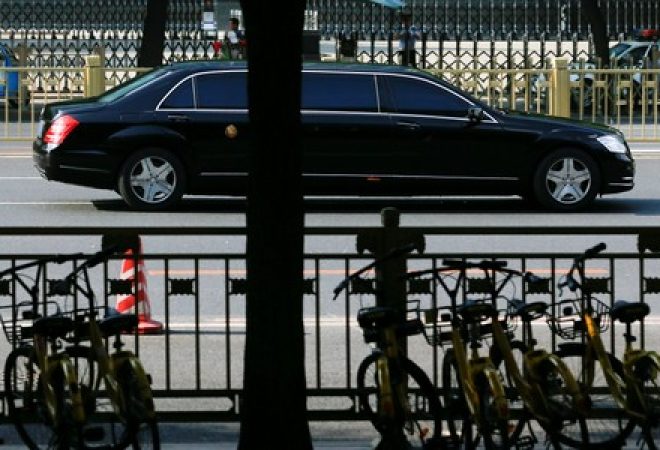 Carro que estaria levando líder norte-coreano, Kim Jong Un, é visto em Pequim