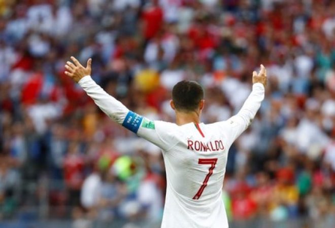Cristiano Ronaldo comemora gol marcado por Portugal
