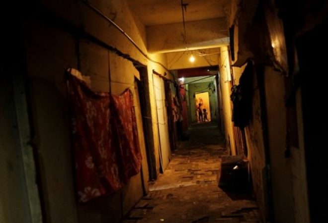 Crianças são vistas em corredor da Ocupação Prestes Maia, no centro de São Paulo