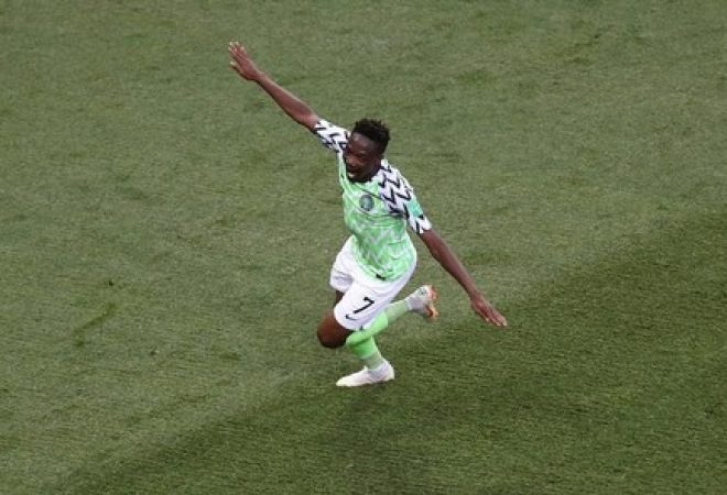Ahmed Musa, da Nigéria, comemora gol marcado contra a Islândia na Copa do Mundo
