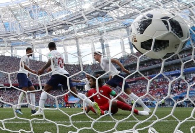 Gol de John Stones em partida da Inglaterra