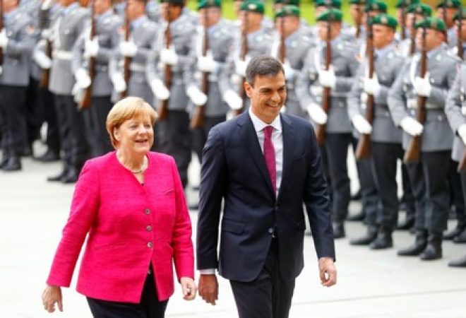 Chanceler alemã, Angela Merkel, e premiê espanhol, Pedro Sánchez, em Berlim