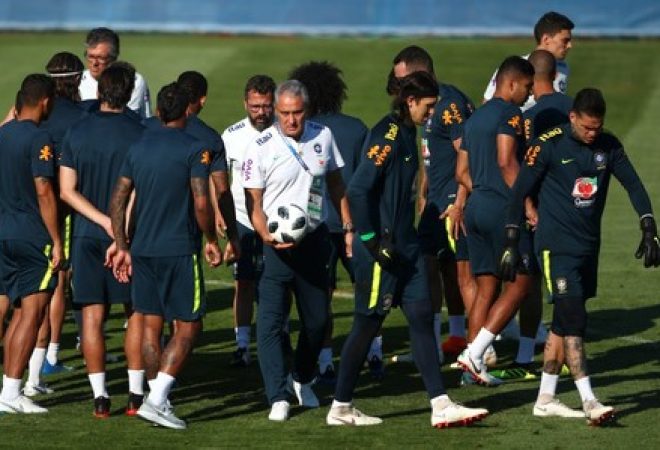 Tite comanda treino do Brasil