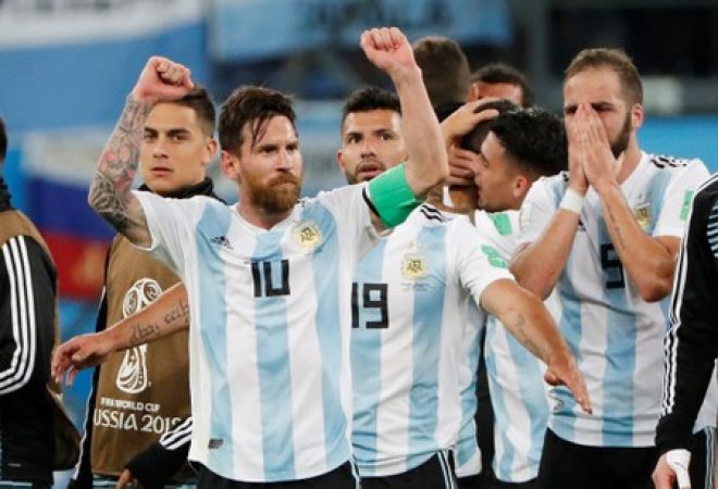Jogadores da Argentina comemoram classificação