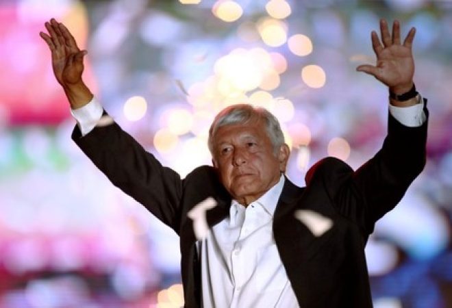 Candidato presidencial de esquerda Andrés Manuel López Obrador durante evento na Cidade do México