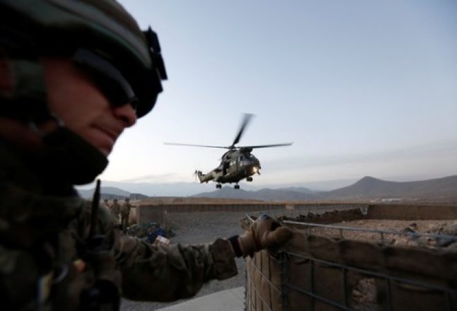 Helicóptero militar britânico em Cabul, no Afeganistão