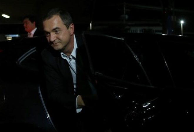 Empresário Joesley Batista no aeroporto internacional de Brasília após prestar depoimento