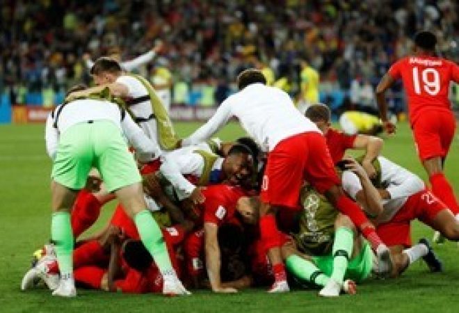 Jogadores da Inglaterra comemoram