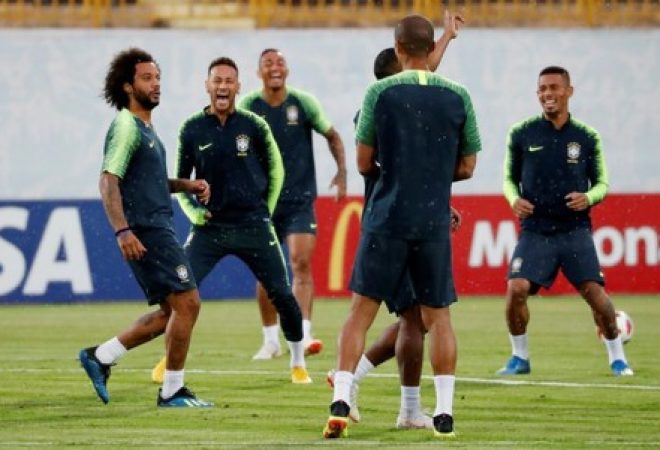 Jogadores da seleção brasileira durante treino em Kazan