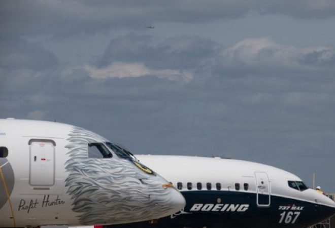 Boeing 737 MAX e jato Embraer E190-E2