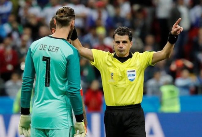 Árbitro uruguaio Andrés Cunha durante partida Irã x Espanha