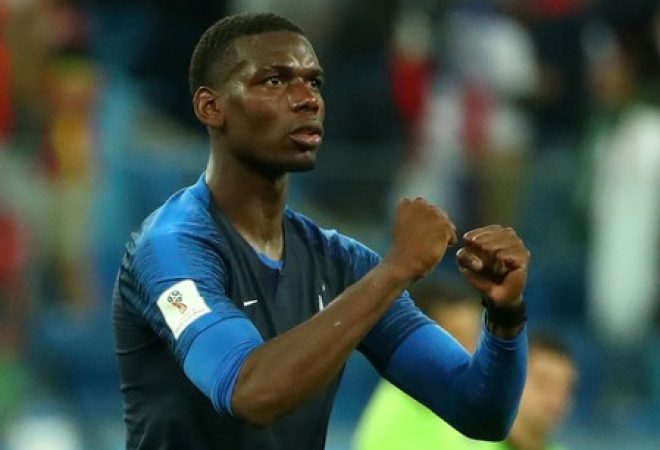 Meio-campista francês Paul Pogba