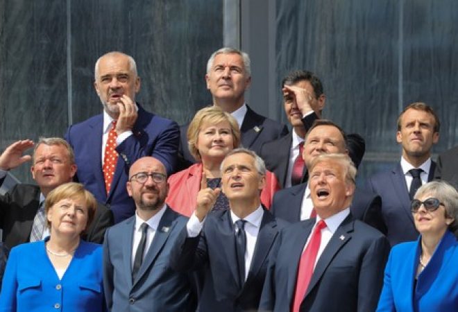 Líderes de países da Otan posam para foto oficial em Bruxelas
