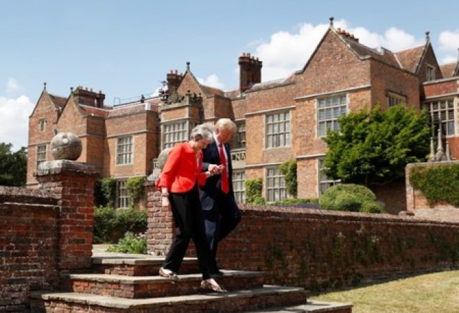 Presidente dos EUA, Donald Trump, e premiê britânica, Theresa May, em Chequers no Reino Unido