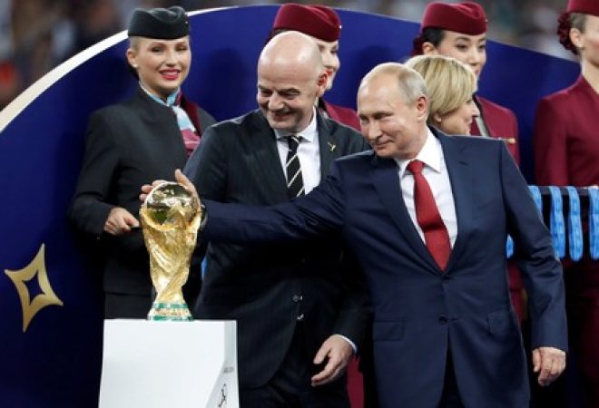 Presidente russo, Vladimir Putin, e presidente da Fifa, Gianni Infantino