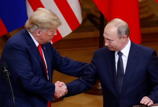 O presidente dos Estados Unidos, Donald Trump e o presidente russo, Vladimir Putin, após coletiva de imprensa no Palácio Presidencial em Helsinki, na Finlândia