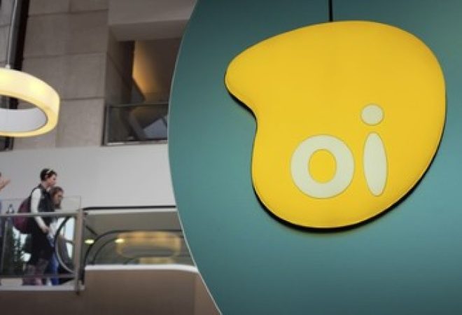Logo da Oi em shopping em São Paulo, Brasil