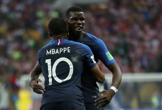 Franceses Mbappé e Pogba comemoram gol na final da Copa do Mundo