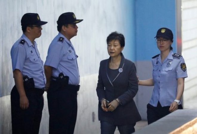 Ex-presidente da Coreia do Sul Park Geun-hye chega a tribunal em Seul