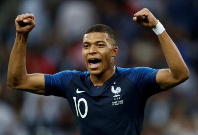 Kylian Mbappé comemora gol marcado na final da Copa do Mundo