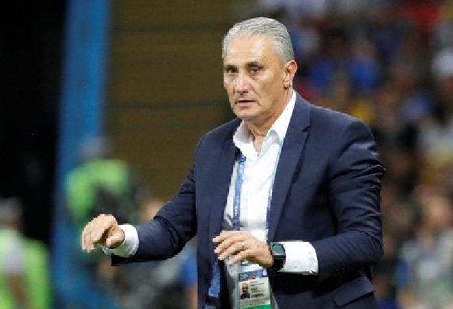 Técnico Tite durante partida da seleção brasileira contra a Bélgica na Copa do Mundo