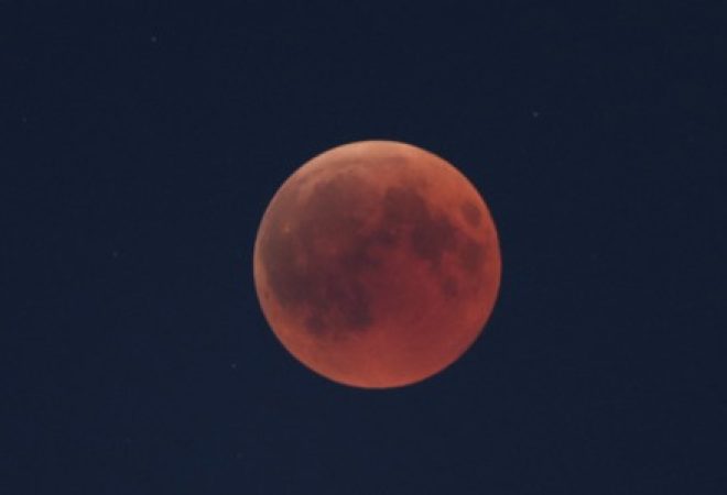 "Lua de Sangue" é vista no Cairo