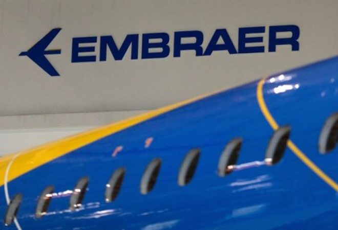 Logo da fabricante brasileira de aviões Embraer em São José dos Campos, no Brasil
