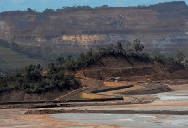 Vista da mina de Samarco em Mariana, Brasil