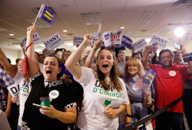 Apoiadores de candidato democrata em Ohio Danny O'Connor