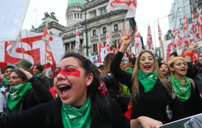 Ativistas a favor do aborto em Buenos Aires
