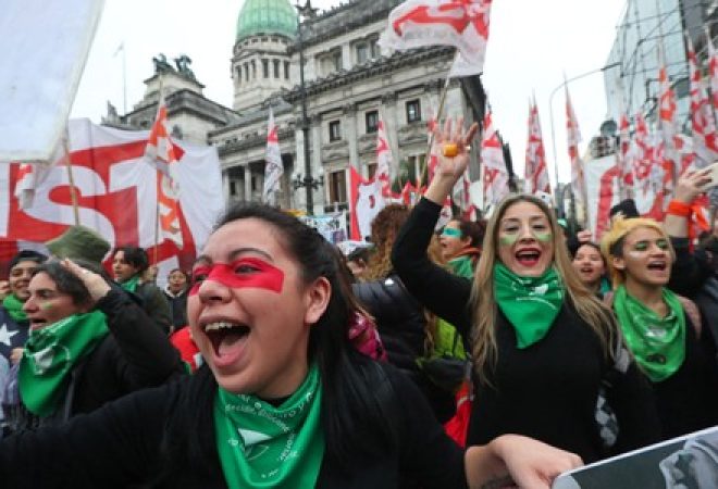 Ativistas a favor do aborto em Buenos Aires