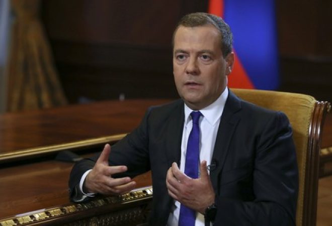 Primeiro-ministro russo, Dmitry Medvedev, durante entrevista em residência oficial no arredores de Moscou