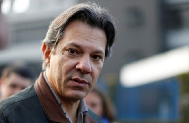 Candidato a vice-presidente pelo PT, Fernando Haddad, deixa sede da Polícia Federal em Curitiba