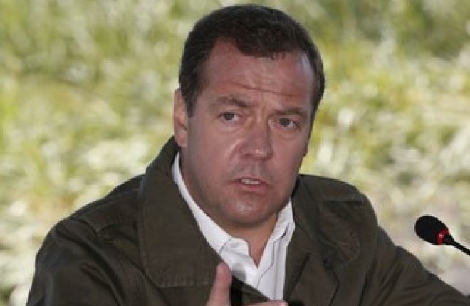 Premiê russo, Dmitry Medvedev, durante visita a uma reserva natural no extremo leste do país