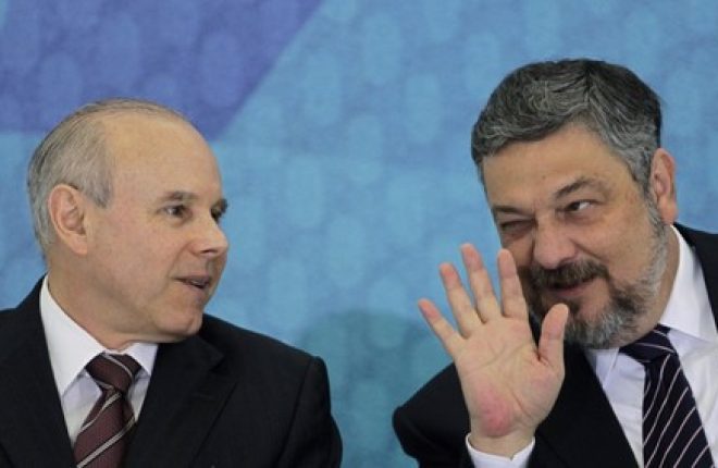 Mantega e Palocci durante reunião em Brasília