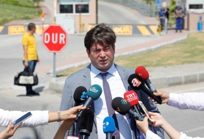 Ismail Cem Halavurt, advogado de pastor norte-americano Andrew Brunson, concede entrevista em Izmir