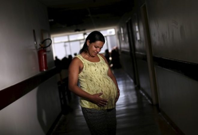 Mulher grávida em hospital de Recife