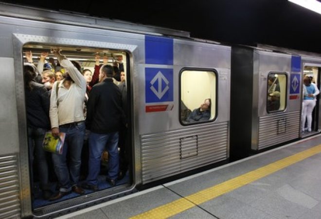 Trem do metrô de São Paulo