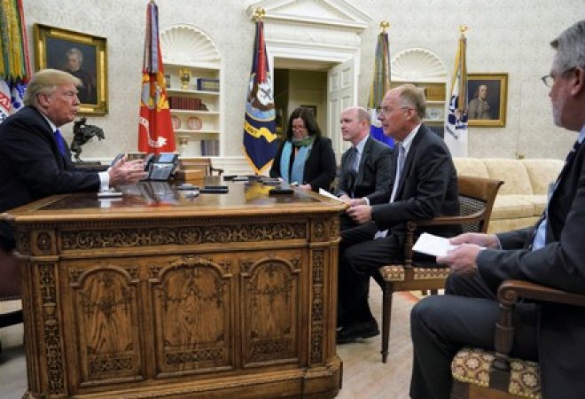 Presidente dos EUA, Donald Trump, durante entrevista à Reuters na Casa Branca