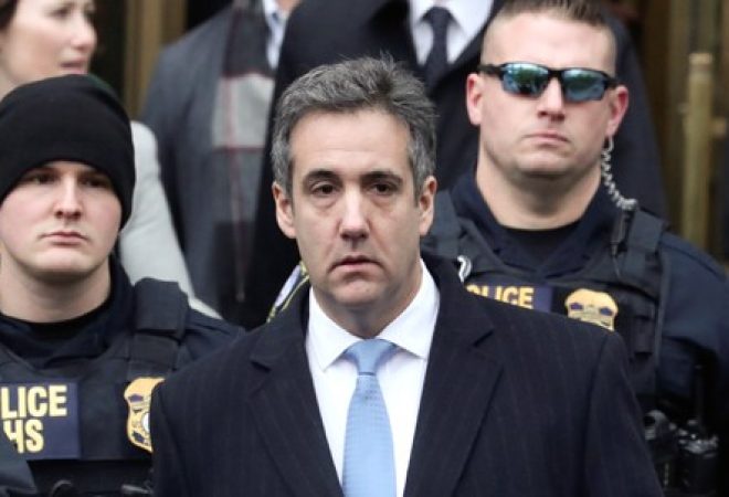 Michael Cohen deixa tribunal em Nova York
