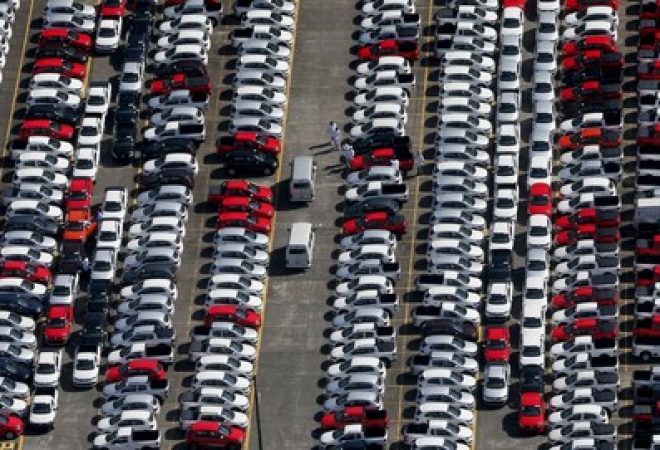 Carros em fábrica em São Bernardo do Campo, Brasil