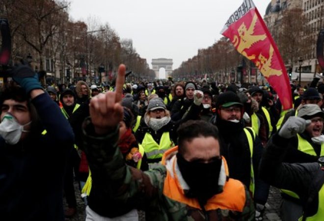 Protesto dos "coletes amarelos" em Paris