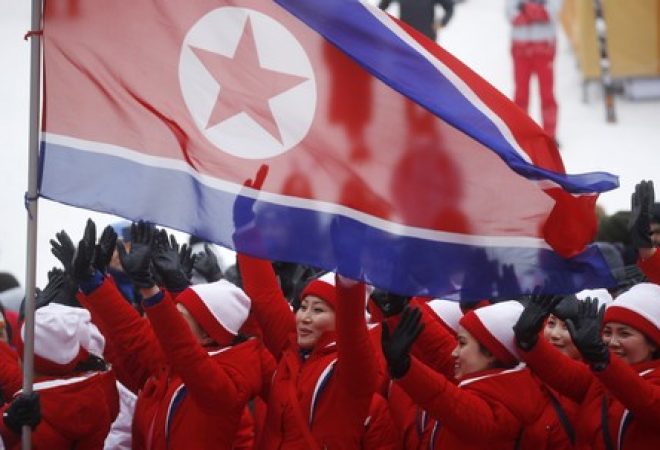 Equipe de líderes de torcida da Coreia do Norte em Pyeongchang, na Coreia do Sul