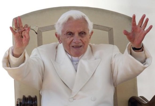 Papa emérito Bento 16 durante audiência-geral na Praça de São Pedro, no Vaticano