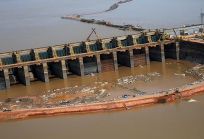 Construção da hidrelétrica de Santo Antônio no Rio Madeira em Porto Velho, Rondônia, Brasil