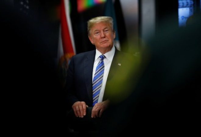 O presidente dos Estados Unidos, Donald Trump, em encontro com investigadores em Broward County, após o massacre da escola Marjory Stoneman Douglas em Fort Lauderdale, Flórida. 16/02/2018. REUTERS/Eric Thayer