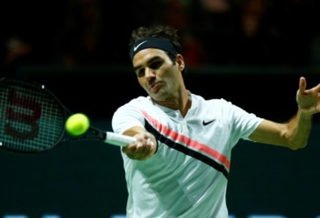 O suíço Roger Federer durante a final contra Grigr Dimitrov, da Bulgária no Rotterdam Open. 18/02/2018.  REUTERS/Michael Kooren