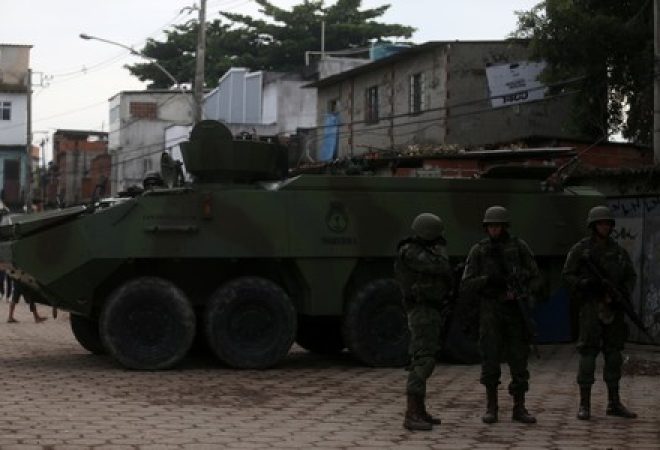 Membros das Forças Armadas durante operação no Rio de Janeiro
