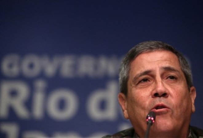 General interventor Walter Braga Netto durante coletiva de imprensa no Rio de Janeiro