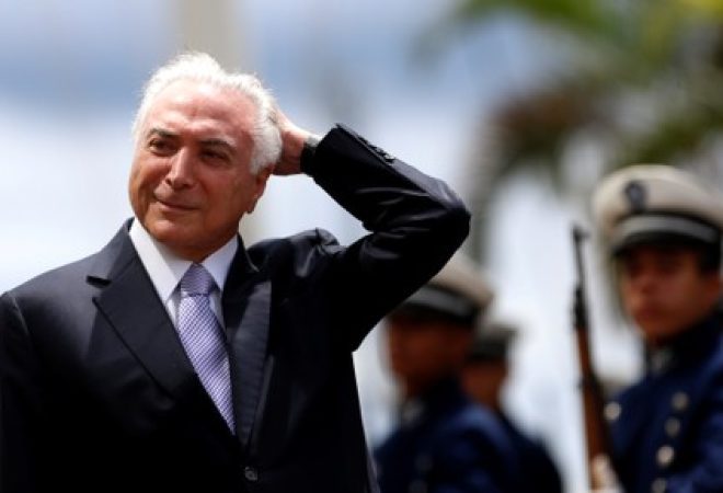 Presidente Michel Temer chega para reunião do conselho de defesa em Brasília